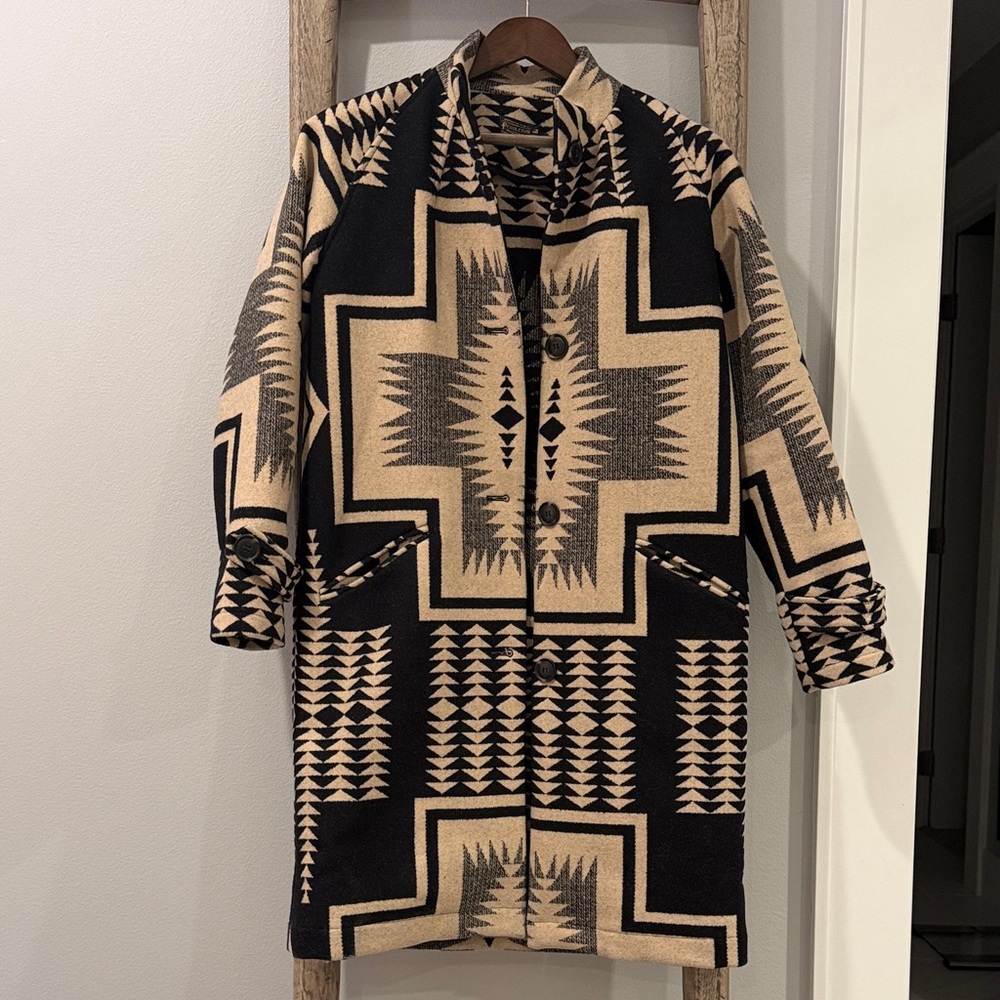 Pendleton Black and Cream Geometric
